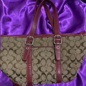 Beautiful COACH BAG!!! Great women’s purse in SUCH GOOD CONDITION!!